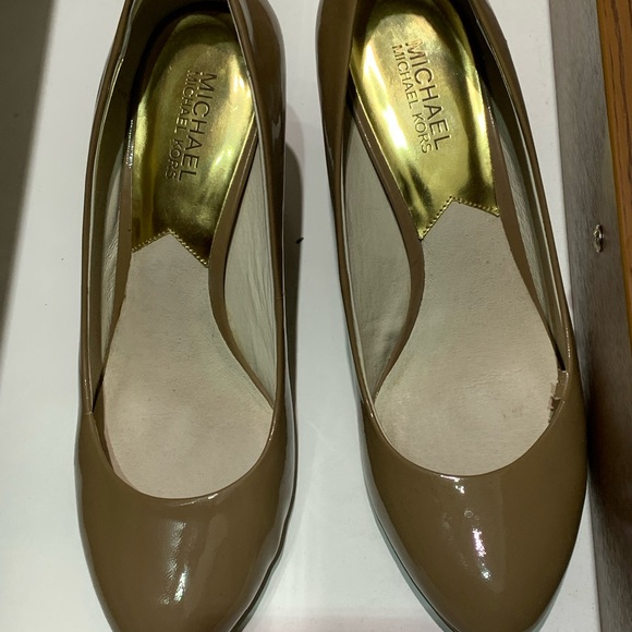 Michael by Michael Kors classic patent pumps - Picture 3 of 7